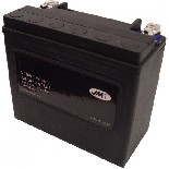 Lithium-iontov baterie JMT pro Harley Davidson
pikov technologie pro vechny dvojata V2 od Harley
Vmnou standardn olovn baterie za lithium-iontovou baterii JMT mete bez vraznho sil uetit a 5 kg hmotnosti.
U lithium-iontovch bateri JMT hovo nsledujc vhody:
- piblin 1/3 hmotnosti srovnateln olovn baterie
- Bezkonkurenn pomr spor nklad a hmotnosti
- Me bt instalovn v jakkoli poloze, protoe neobsahuje dn kyseliny
- neobsahuje tk kovy
- vyven vybjen / nabjen vech lnk balancerem
- Rychl nabjen s vysokm nabjecm proudem mon (a 90% za 6 minut)
- velmi nzk samovybjen (max. 5% za msc)
- Dobr vkon a do 60  C i pi vysokch teplotch
- bezpen technologie a dlouh ivotnost
- Speciln ern zdrsnn povrch pro optimln 